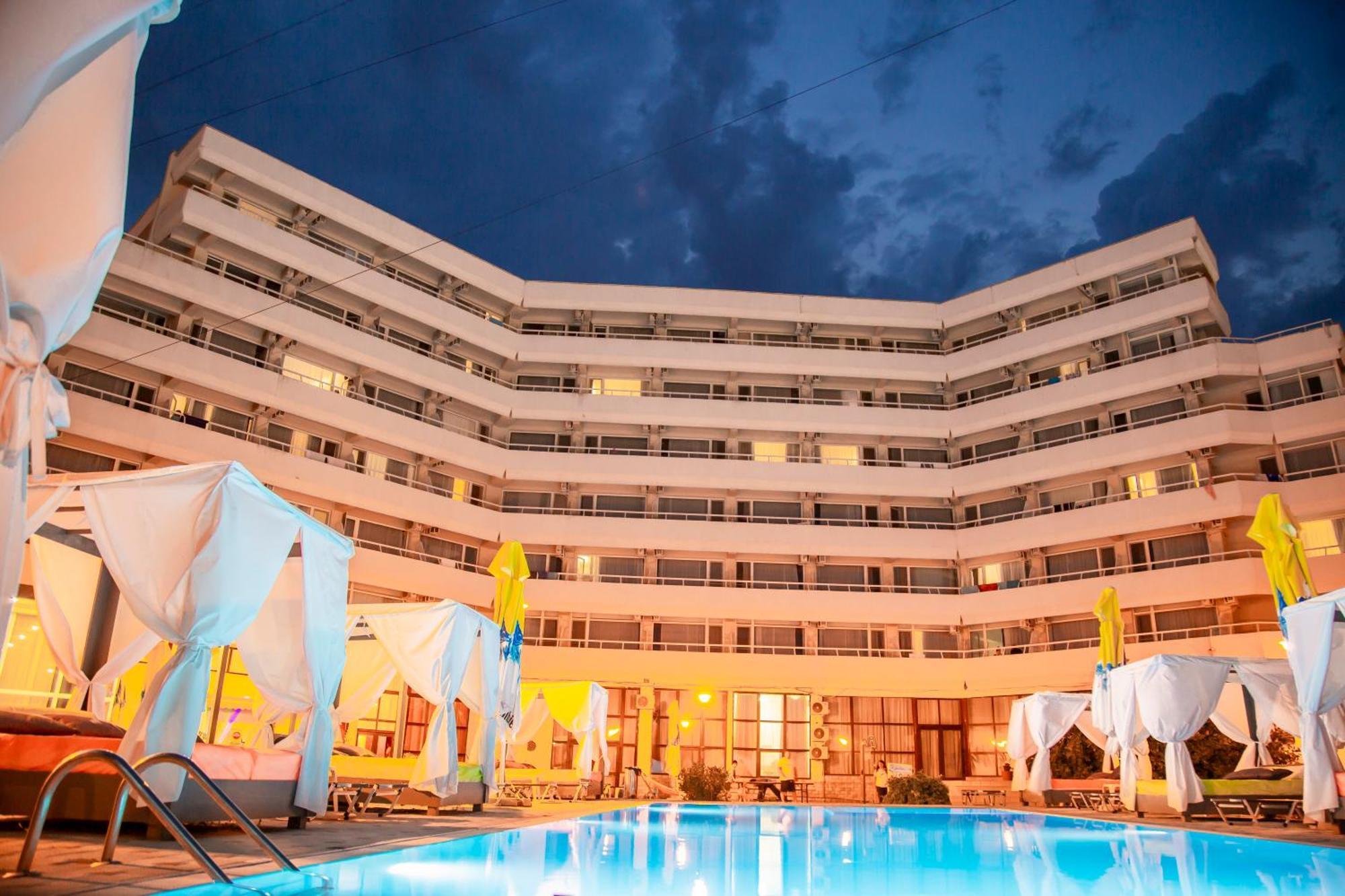 Hotel Ambasador Мамая Екстериор снимка