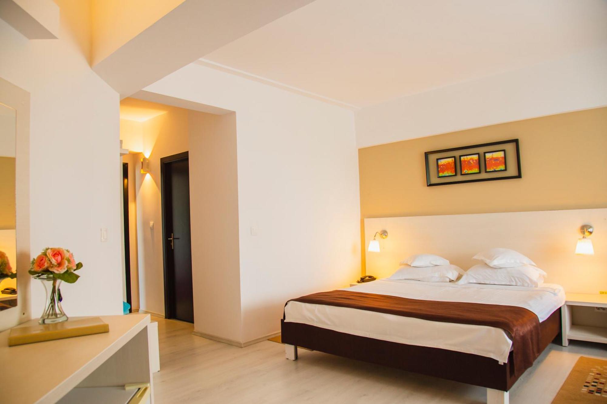 Hotel Ambasador Мамая Екстериор снимка