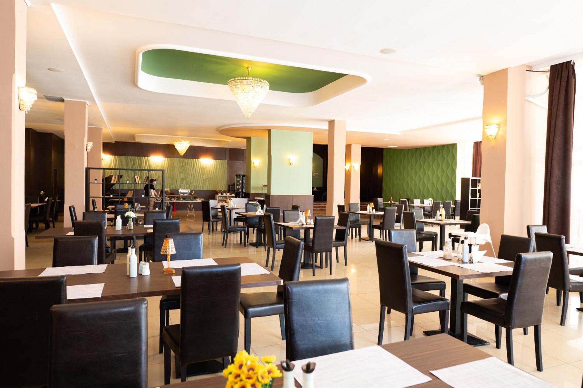 Hotel Ambasador Мамая Екстериор снимка